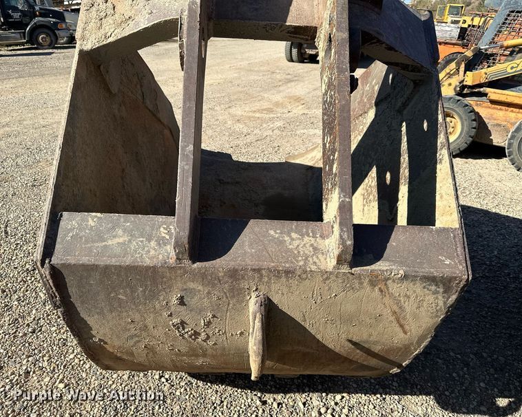 image for item DW2322 Caterpillar 235 excavator