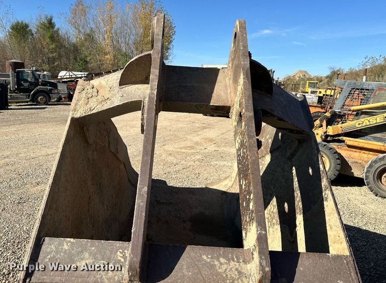 image for item DW2322 Caterpillar 235 excavator