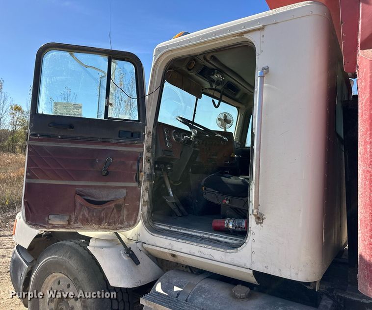 image for item DW2324 1996 International 9200 dump truck