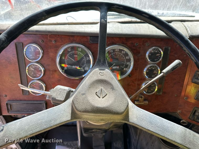 image for item DW2324 1996 International 9200 dump truck