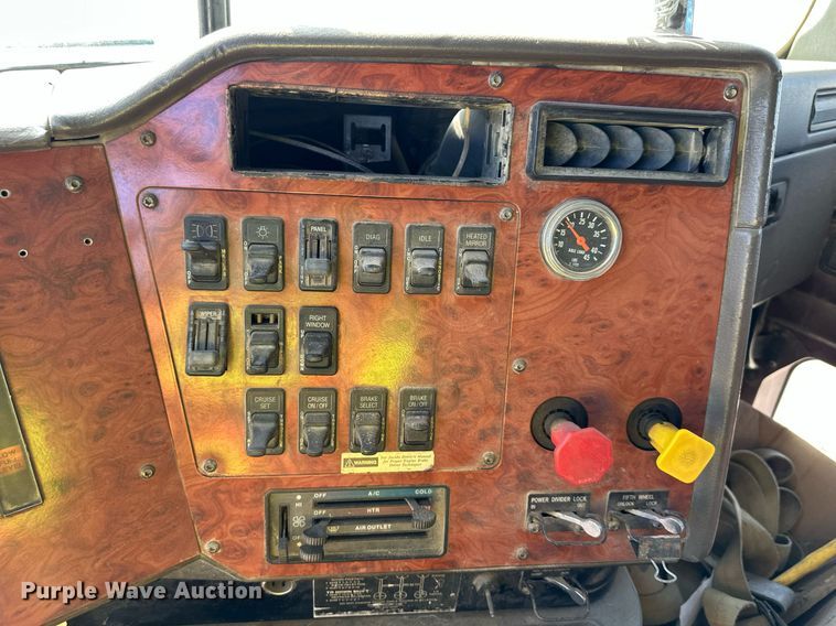 image for item DW2324 1996 International 9200 dump truck