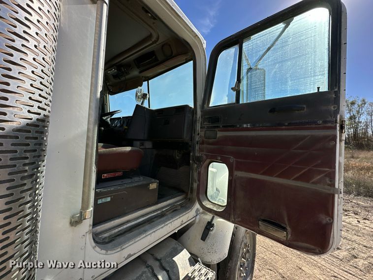 image for item DW2324 1996 International 9200 dump truck