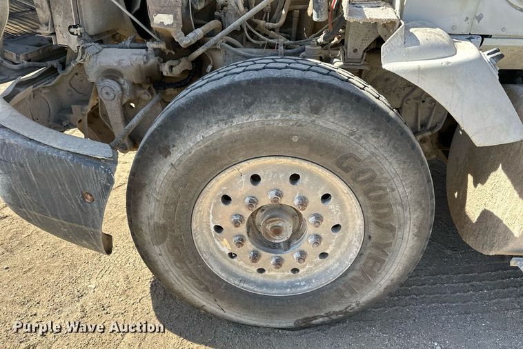 image for item DW2324 1996 International 9200 dump truck