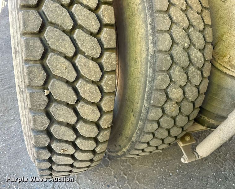 image for item DW2324 1996 International 9200 dump truck