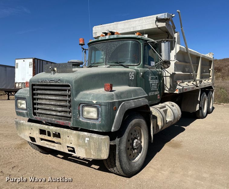 image for item DW2325 1994 Mack RD688S dump truck