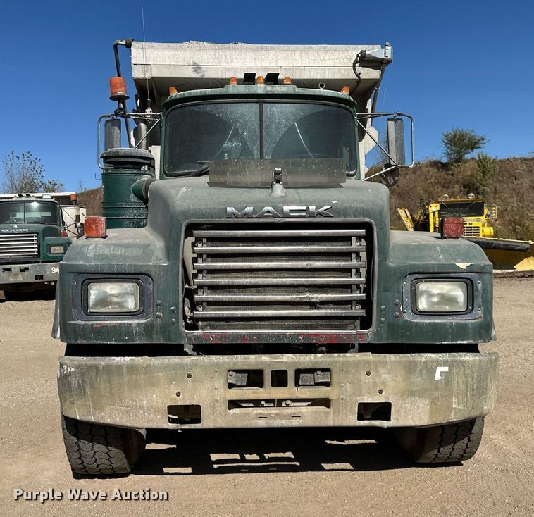 image for item DW2325 1994 Mack RD688S dump truck