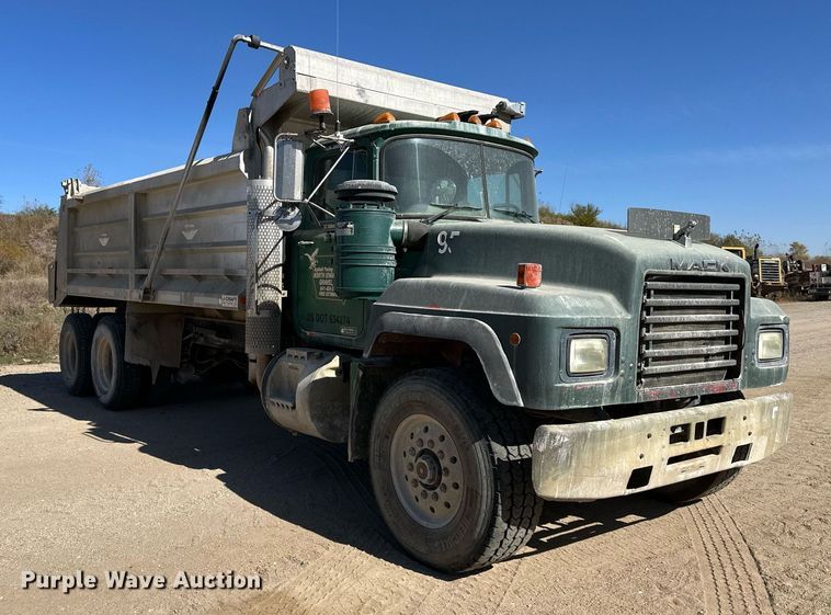 image for item DW2325 1994 Mack RD688S dump truck
