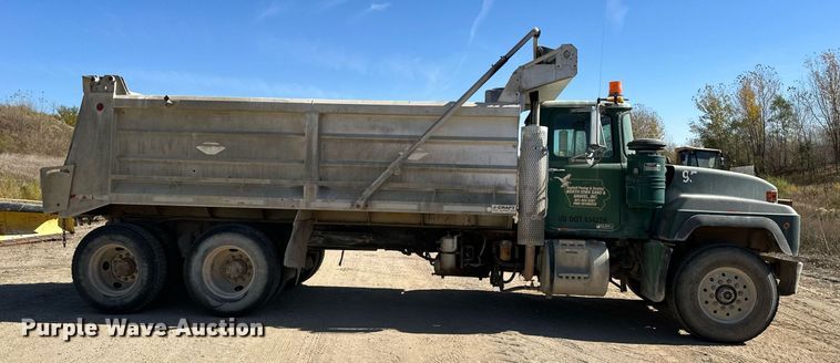 image for item DW2325 1994 Mack RD688S dump truck