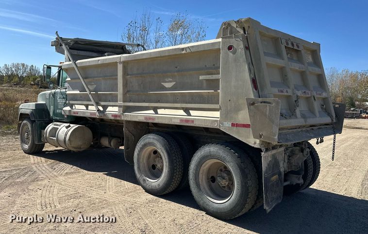 image for item DW2325 1994 Mack RD688S dump truck