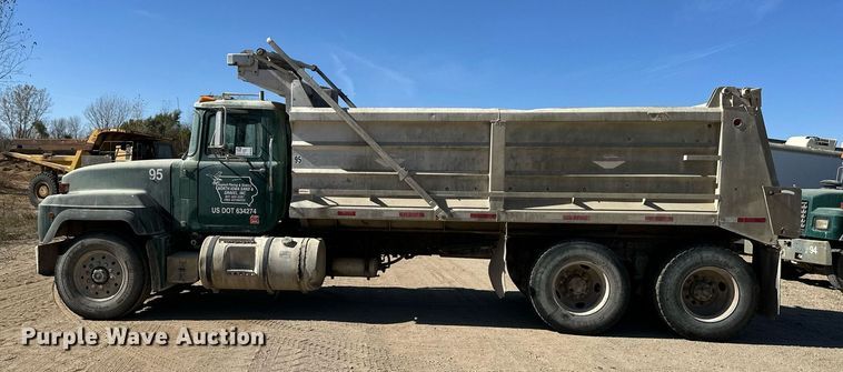 image for item DW2325 1994 Mack RD688S dump truck