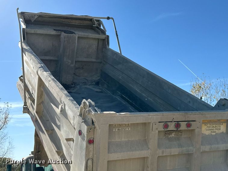 image for item DW2325 1994 Mack RD688S dump truck