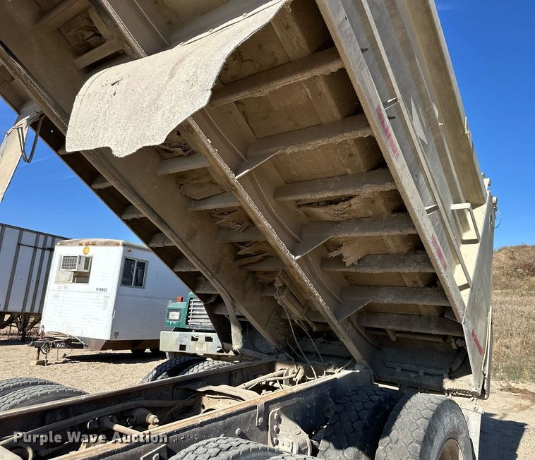 image for item DW2325 1994 Mack RD688S dump truck