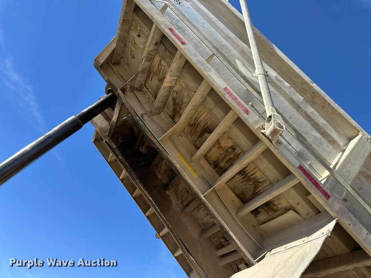 image for item DW2325 1994 Mack RD688S dump truck