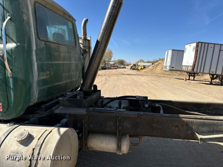 image for item DW2325 1994 Mack RD688S dump truck