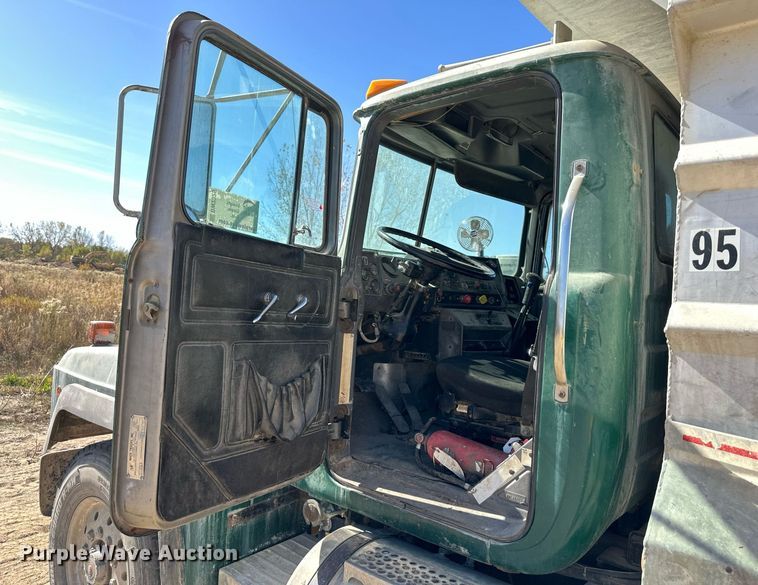 image for item DW2325 1994 Mack RD688S dump truck