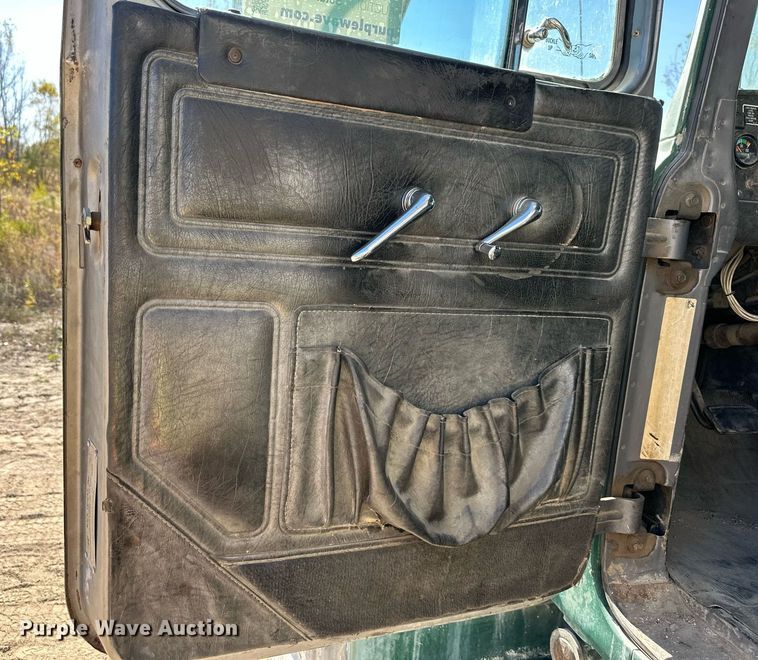image for item DW2325 1994 Mack RD688S dump truck