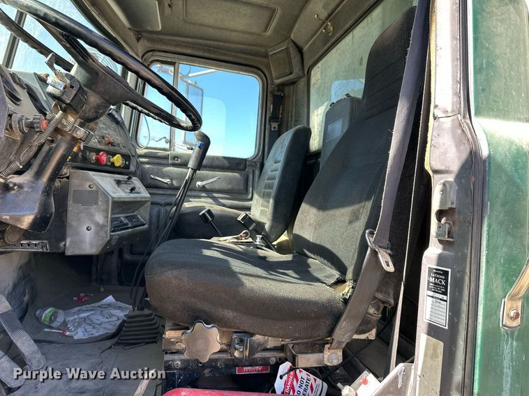 image for item DW2325 1994 Mack RD688S dump truck