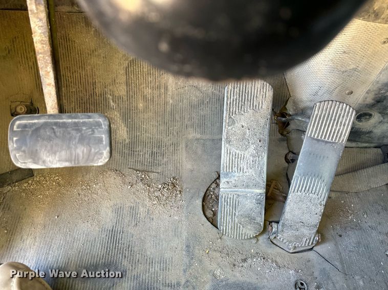 image for item DW2325 1994 Mack RD688S dump truck