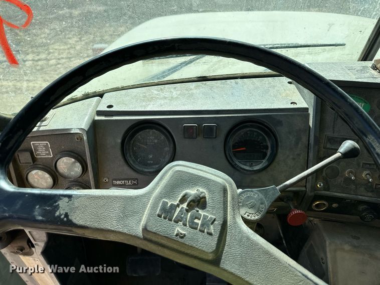 image for item DW2325 1994 Mack RD688S dump truck