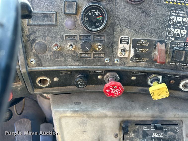 image for item DW2325 1994 Mack RD688S dump truck