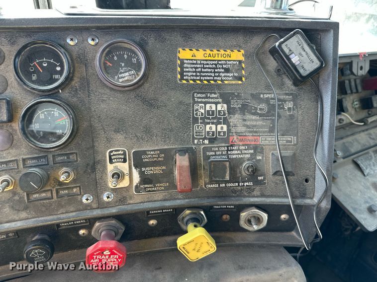 image for item DW2325 1994 Mack RD688S dump truck