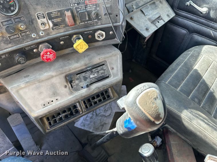 image for item DW2325 1994 Mack RD688S dump truck