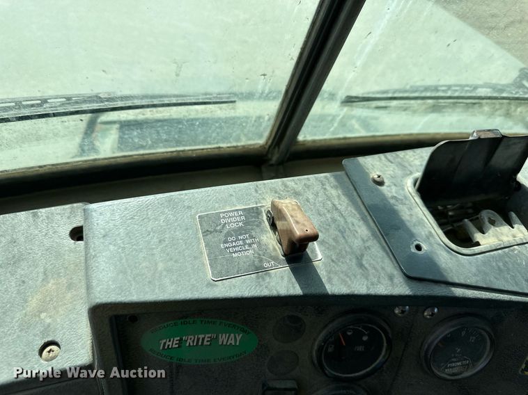 image for item DW2325 1994 Mack RD688S dump truck