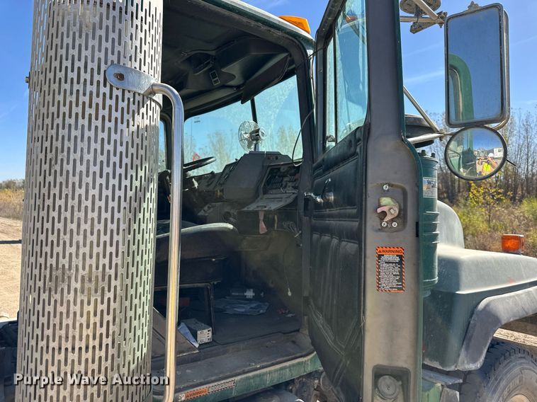 image for item DW2325 1994 Mack RD688S dump truck