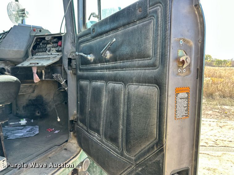 image for item DW2325 1994 Mack RD688S dump truck