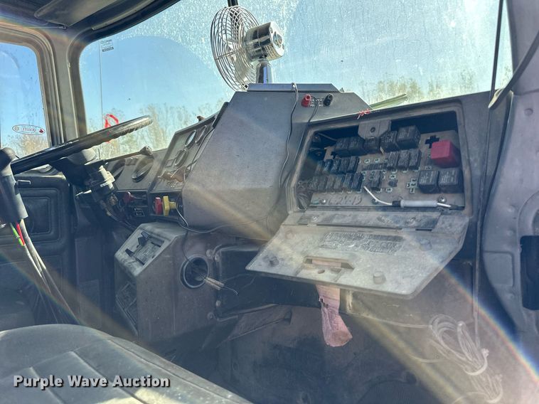 image for item DW2325 1994 Mack RD688S dump truck