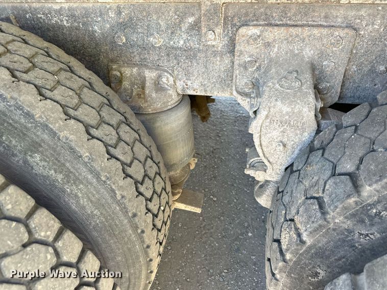 image for item DW2325 1994 Mack RD688S dump truck