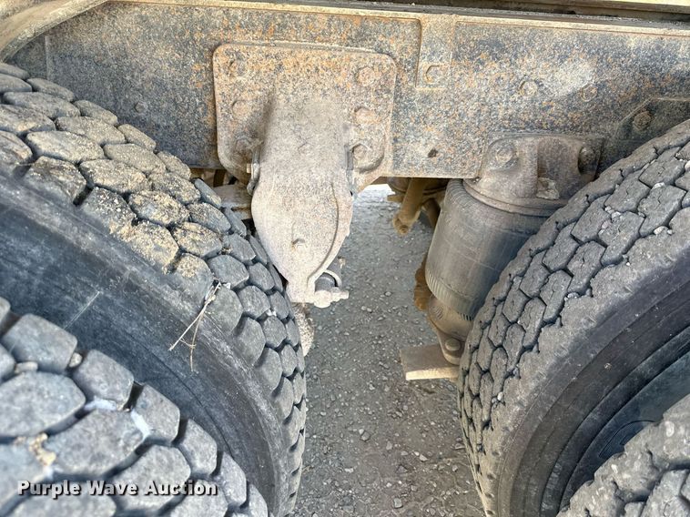 image for item DW2325 1994 Mack RD688S dump truck