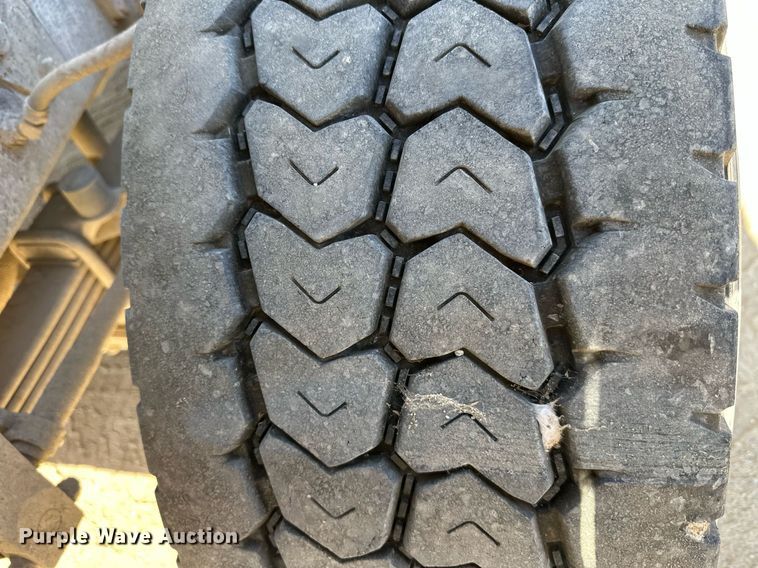 image for item DW2325 1994 Mack RD688S dump truck