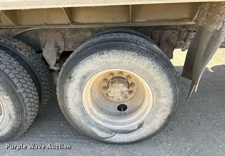 image for item DW2325 1994 Mack RD688S dump truck