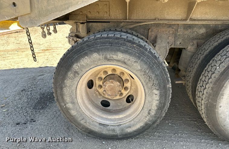 image for item DW2325 1994 Mack RD688S dump truck