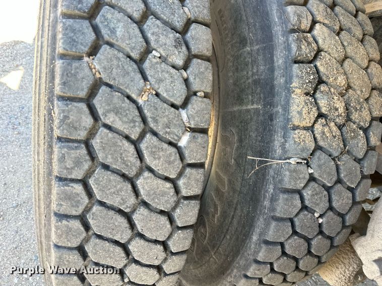 image for item DW2325 1994 Mack RD688S dump truck