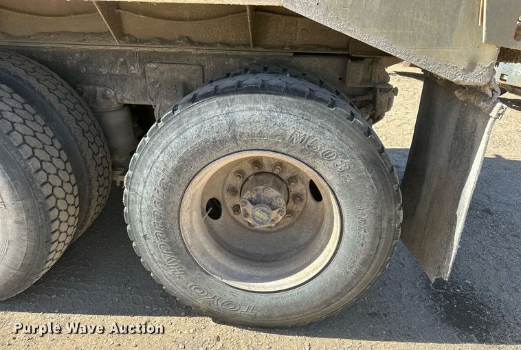 image for item DW2325 1994 Mack RD688S dump truck