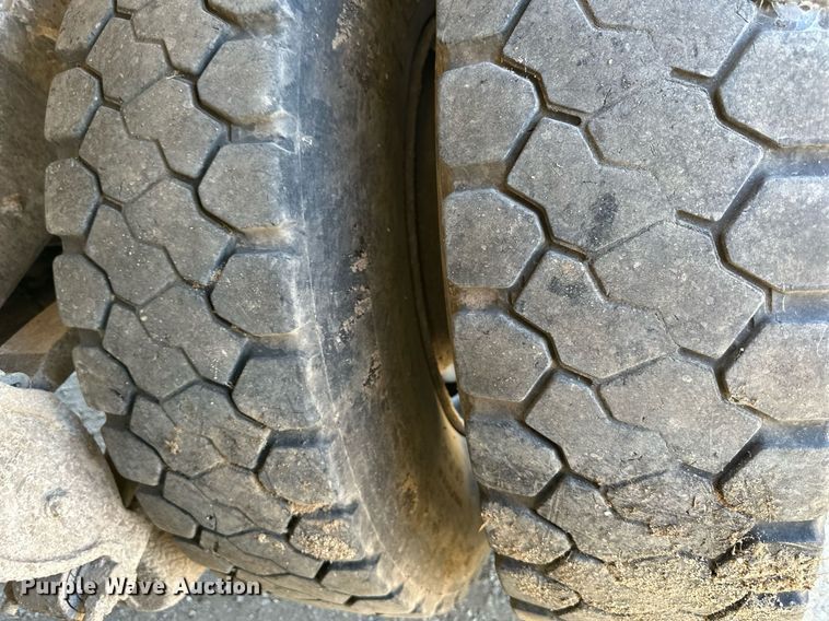 image for item DW2325 1994 Mack RD688S dump truck