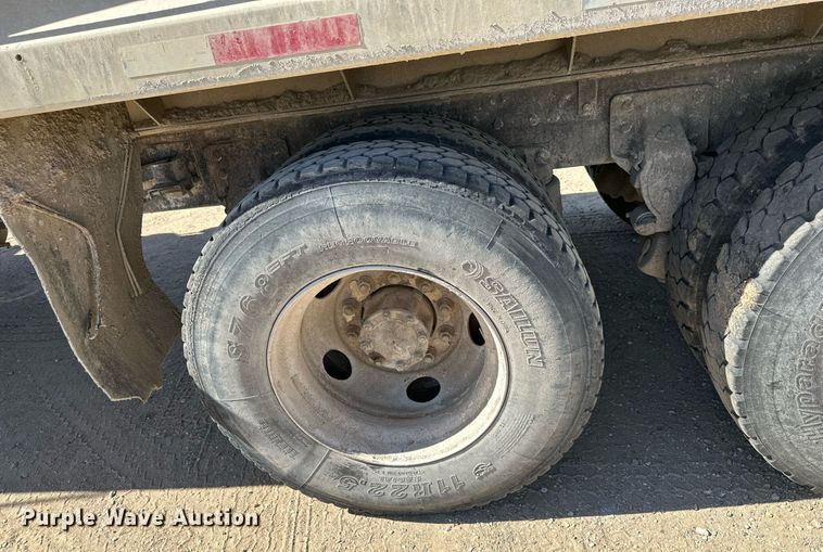 image for item DW2325 1994 Mack RD688S dump truck