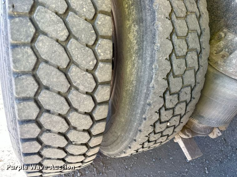 image for item DW2325 1994 Mack RD688S dump truck