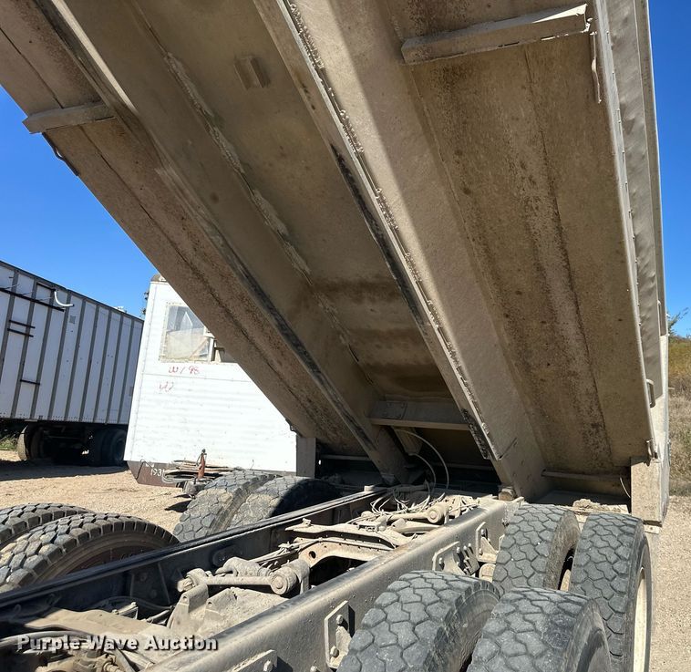 image for item DW2326 1994 Mack RD688S dump truck