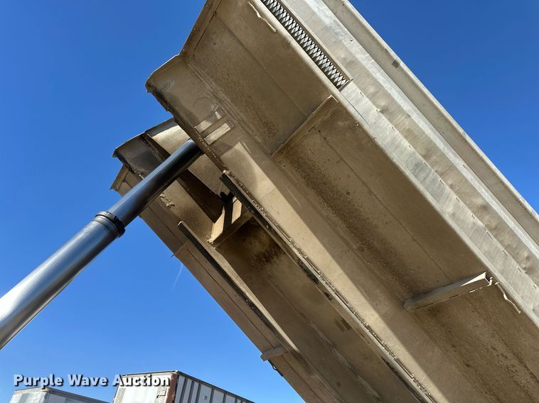 image for item DW2326 1994 Mack RD688S dump truck