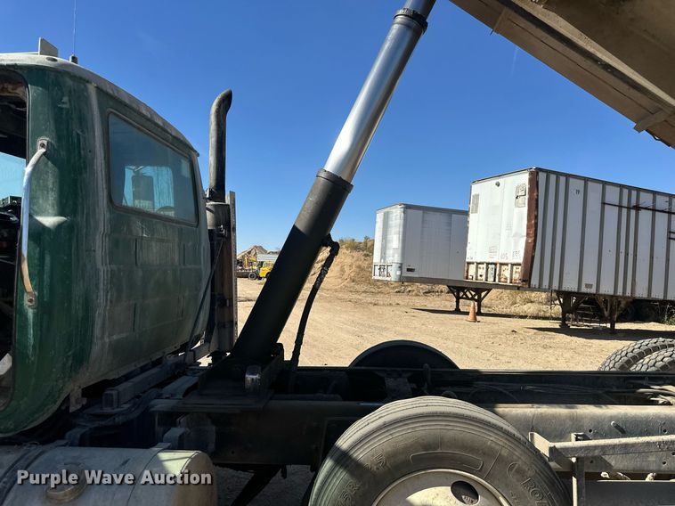 image for item DW2326 1994 Mack RD688S dump truck