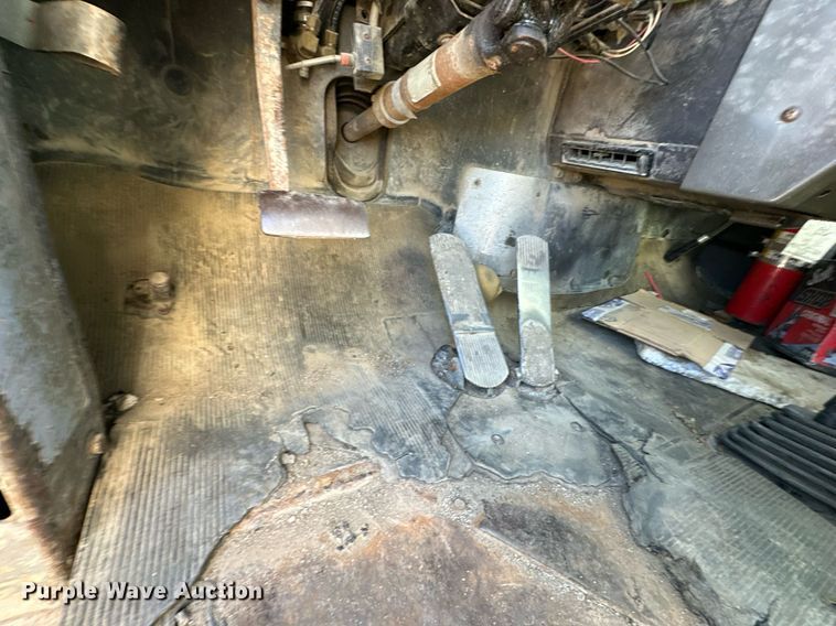 image for item DW2326 1994 Mack RD688S dump truck