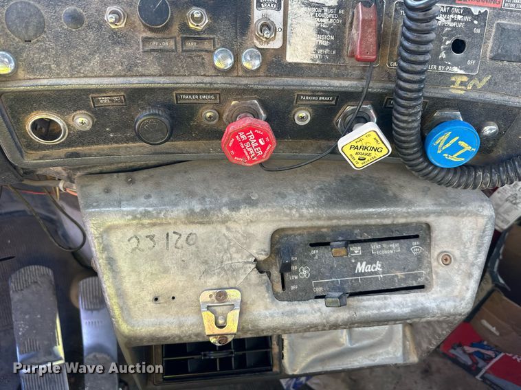 image for item DW2326 1994 Mack RD688S dump truck