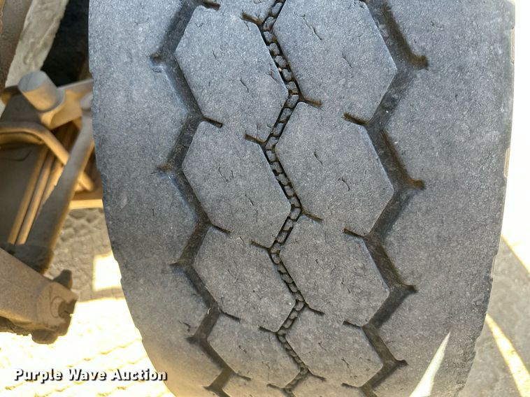 image for item DW2326 1994 Mack RD688S dump truck