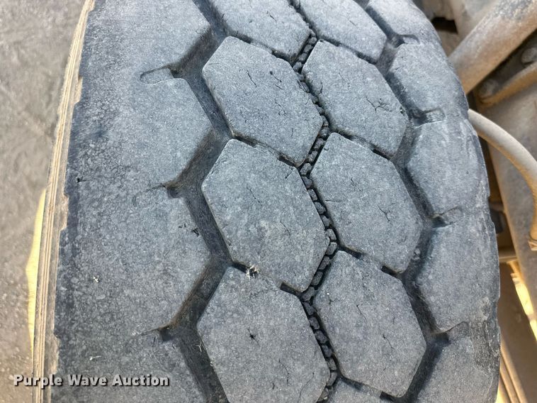 image for item DW2326 1994 Mack RD688S dump truck