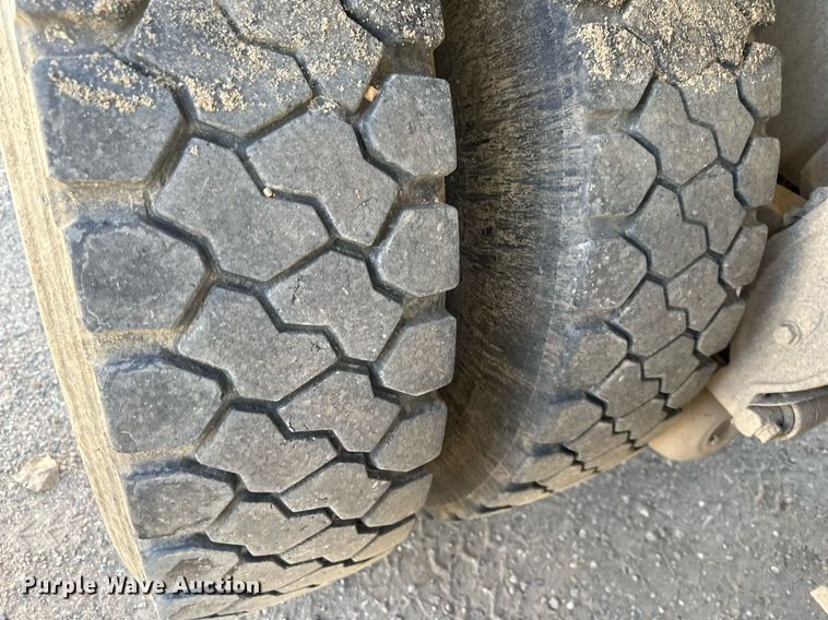 image for item DW2326 1994 Mack RD688S dump truck