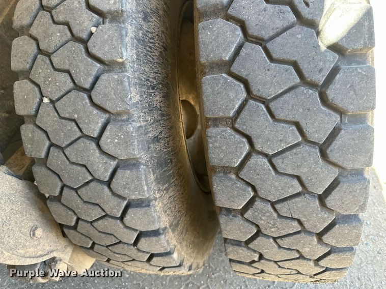 image for item DW2326 1994 Mack RD688S dump truck