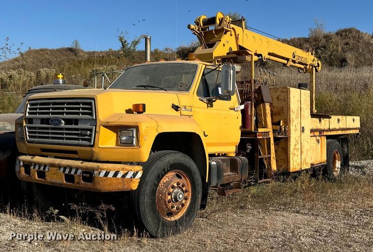image for item DW2327 1991 Ford F800 crane truck